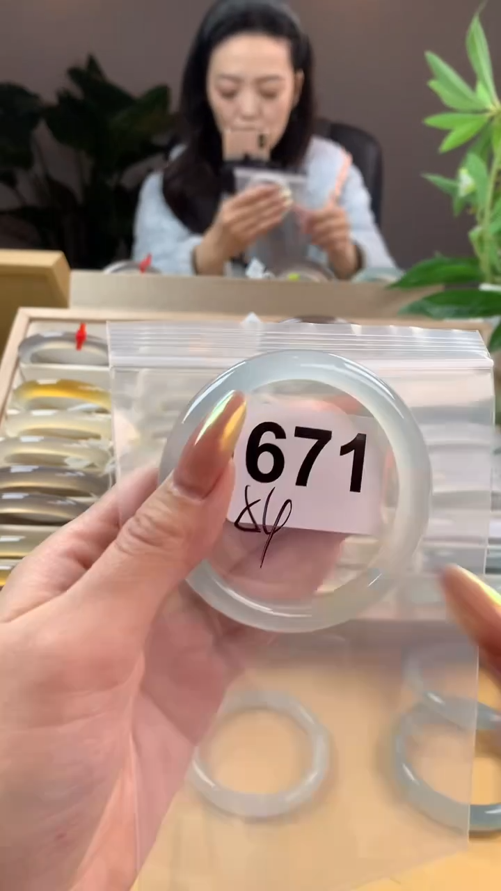 【闪购商品】玛瑙/玉髓手镯未镶嵌671