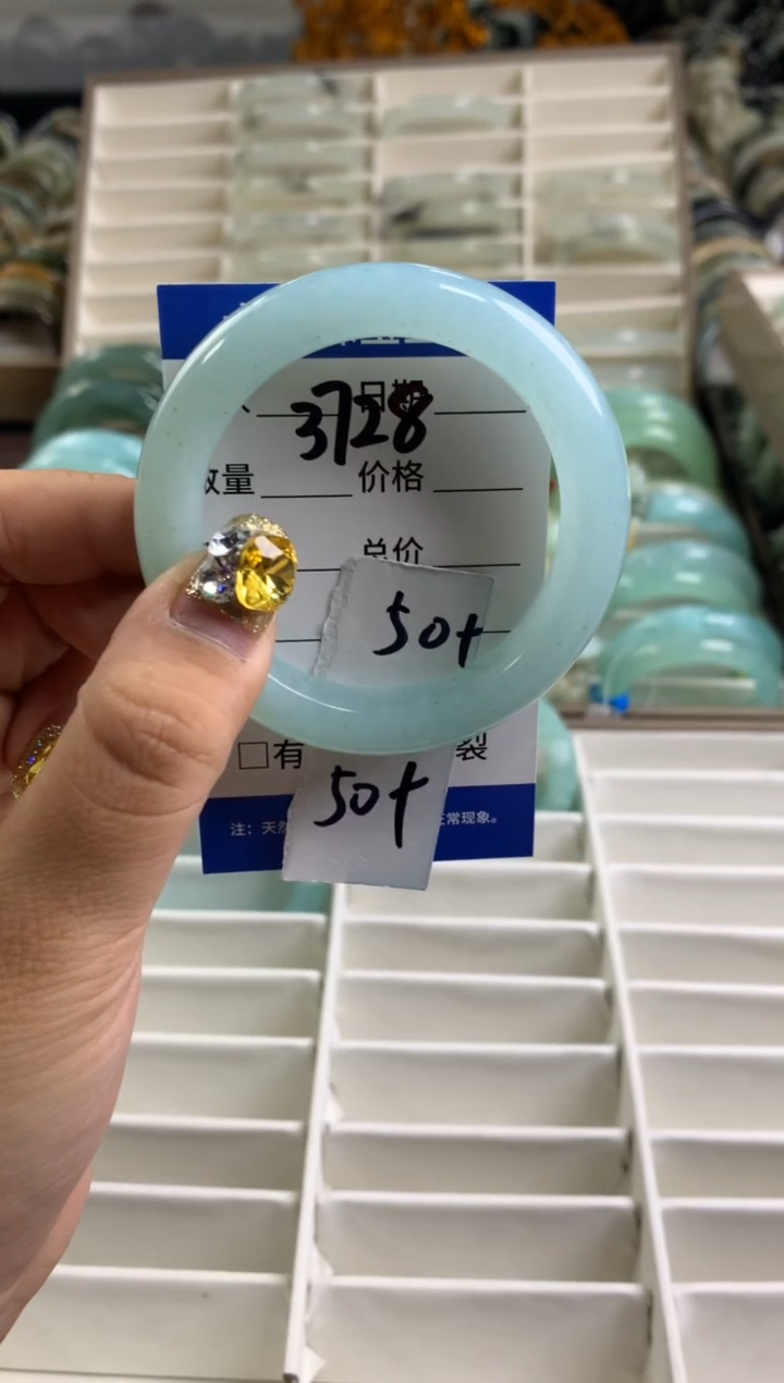 【闪购商品】蛇纹石玉手镯未镶嵌3728