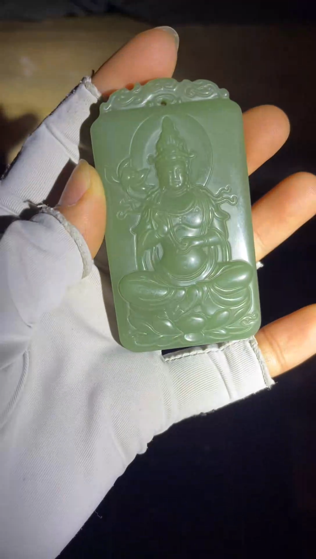 玉鸭蛋青双面工观音1件