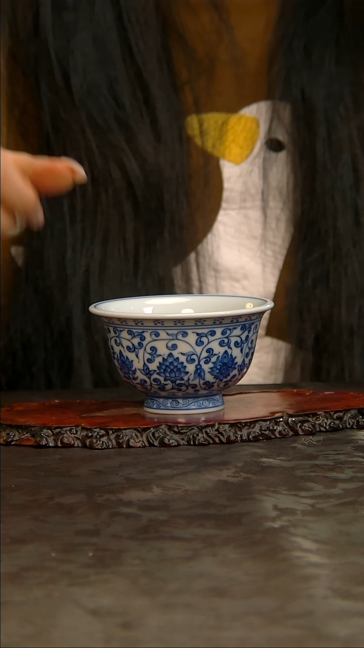 【闪购商品】青花手绘缠枝莲主人杯