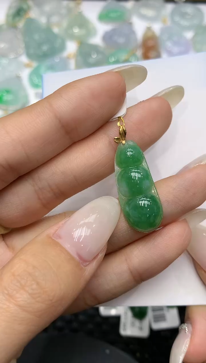 颈饰18K金镶嵌翡翠111111111111