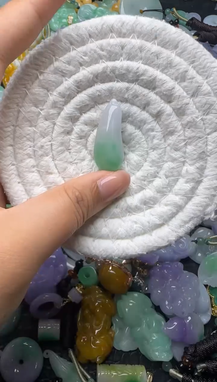 颈饰未镶嵌翡翠缅甸翡翠吊坠