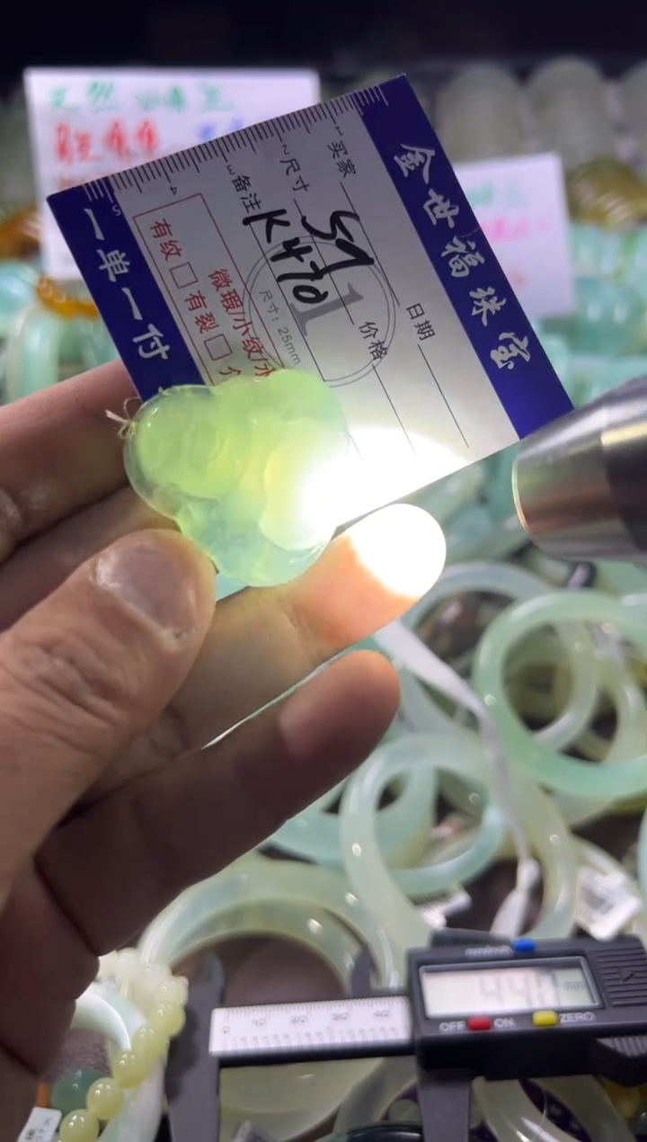 未镶嵌蛇纹石玉手镯1