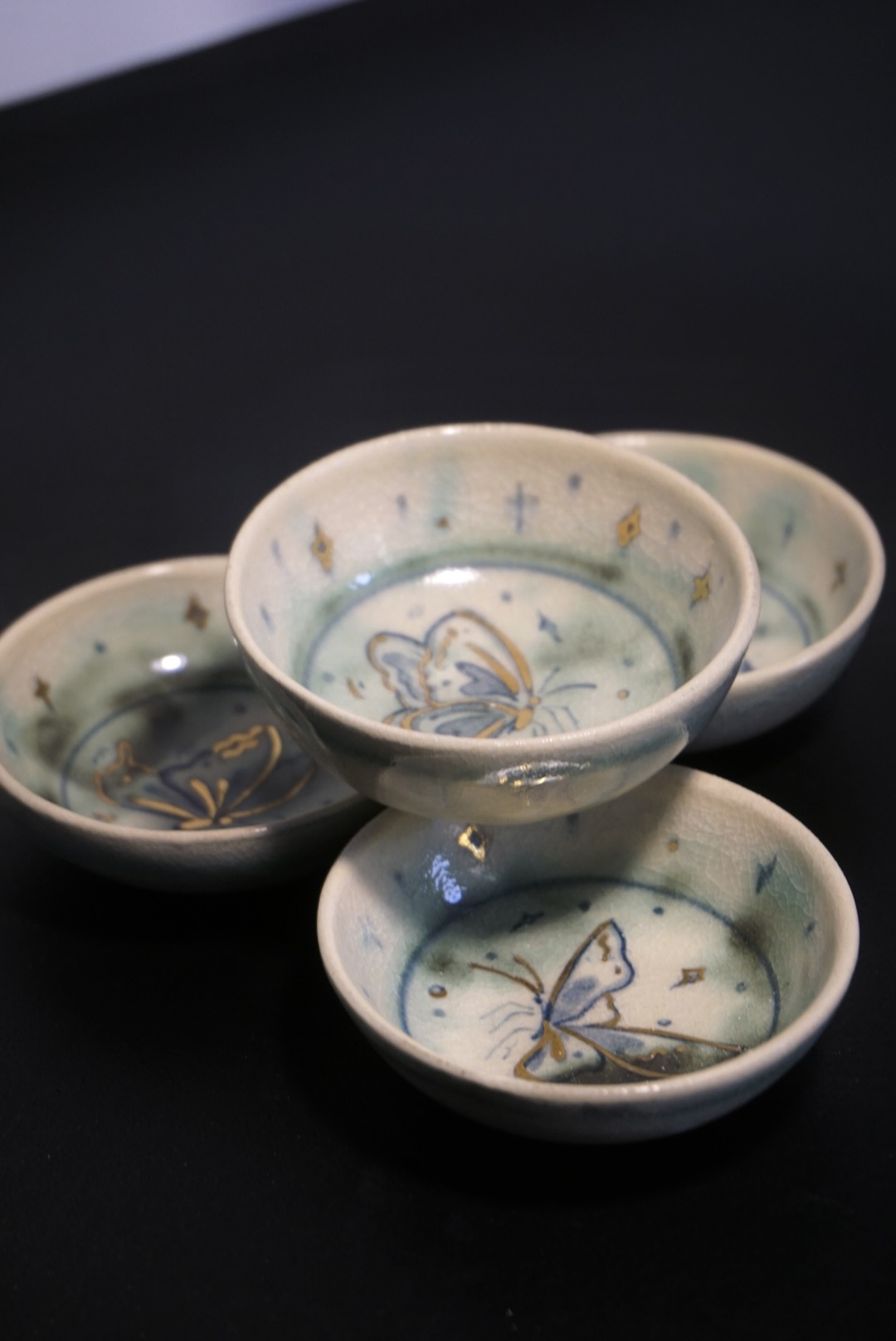 【不俗屿就雅】柯柯茶器 蓝靛 | 绿彩粉引开片手绘青花蝴蝶普洱杯