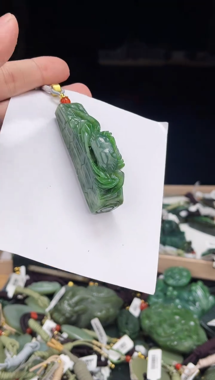 颈饰未镶嵌和田玉1