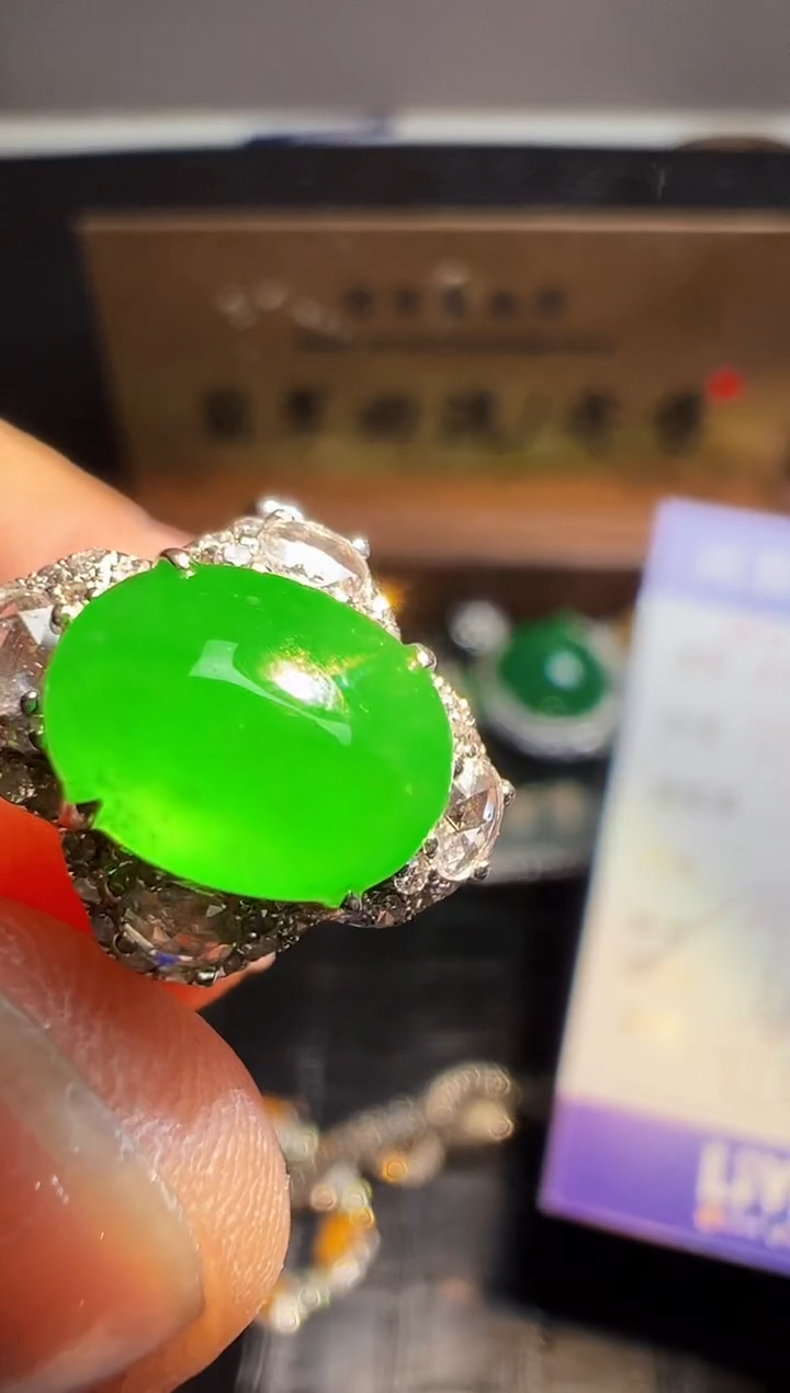 【闪购商品】翡翠戒指18K金镶嵌翡翠回流