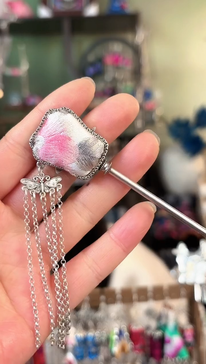 彩云南阁非遗老绣苗银饰品125