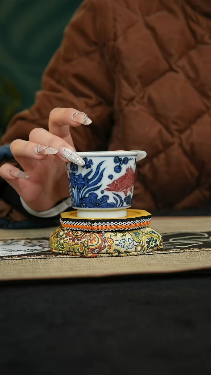 【闪购商品】青花釉里红直筒杯