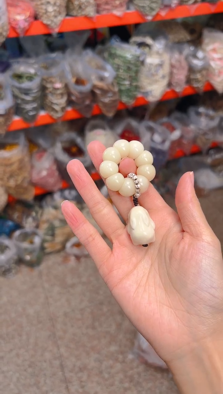 吊坠菩提根/象牙果荔枝栋手捻  白色兔