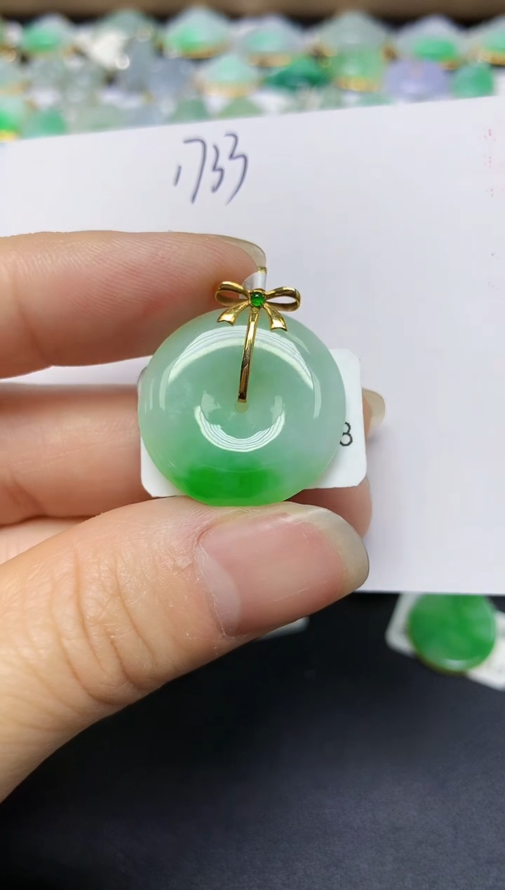 翡翠18K金镶嵌颈饰 天然翡翠A货