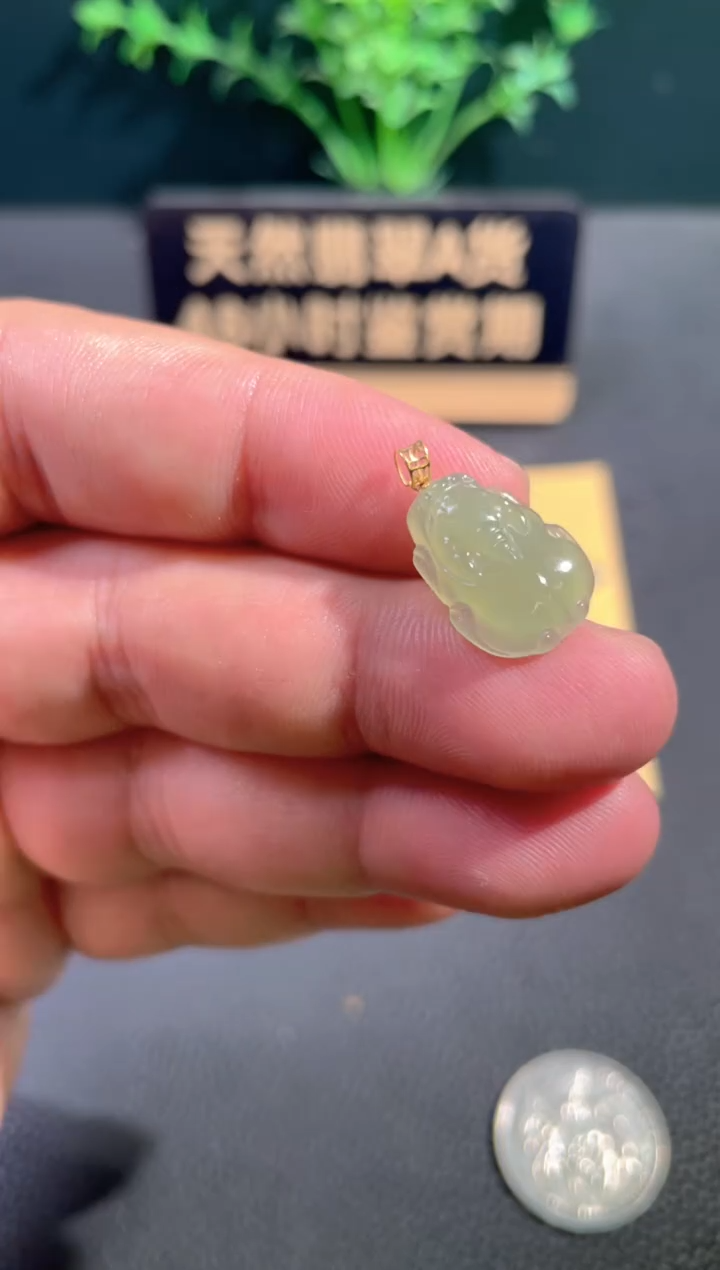 颈饰18K金镶嵌翡翠翡翠