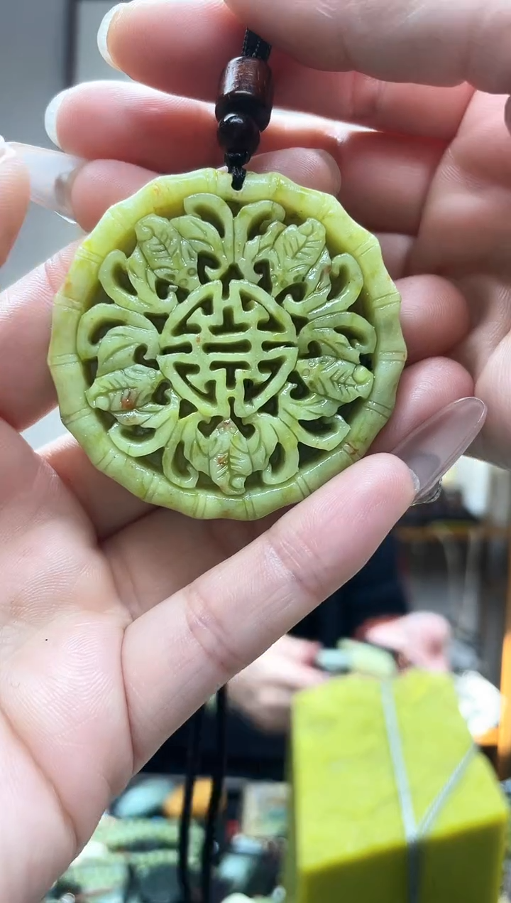 未镶嵌岫玉吊坠·