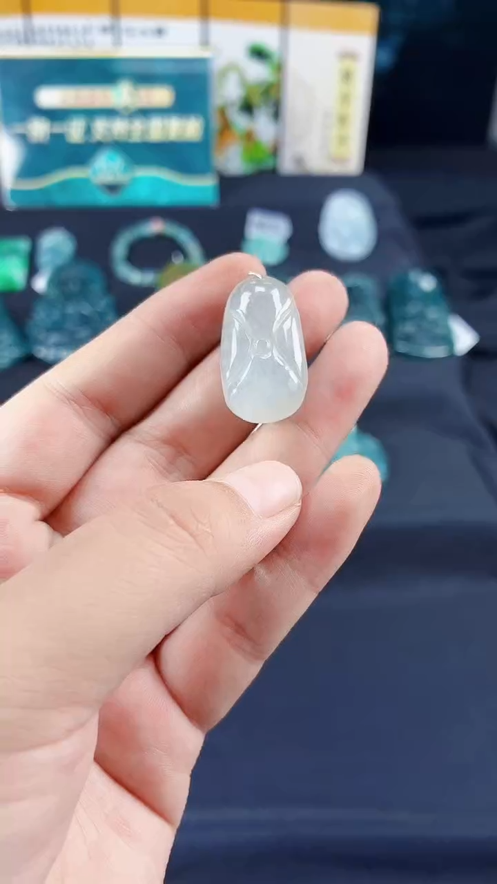 翡翠未镶嵌颈饰RS25080240