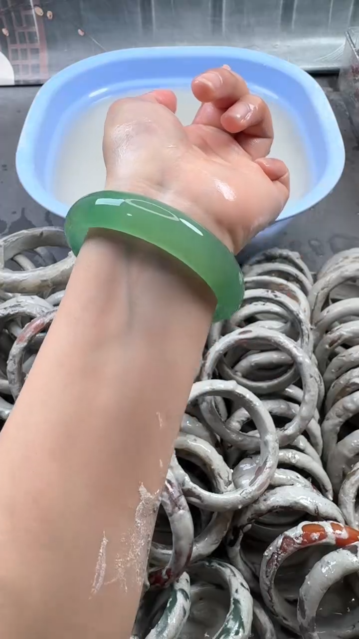 【闪购商品】石英质玉手镯未镶嵌9 63