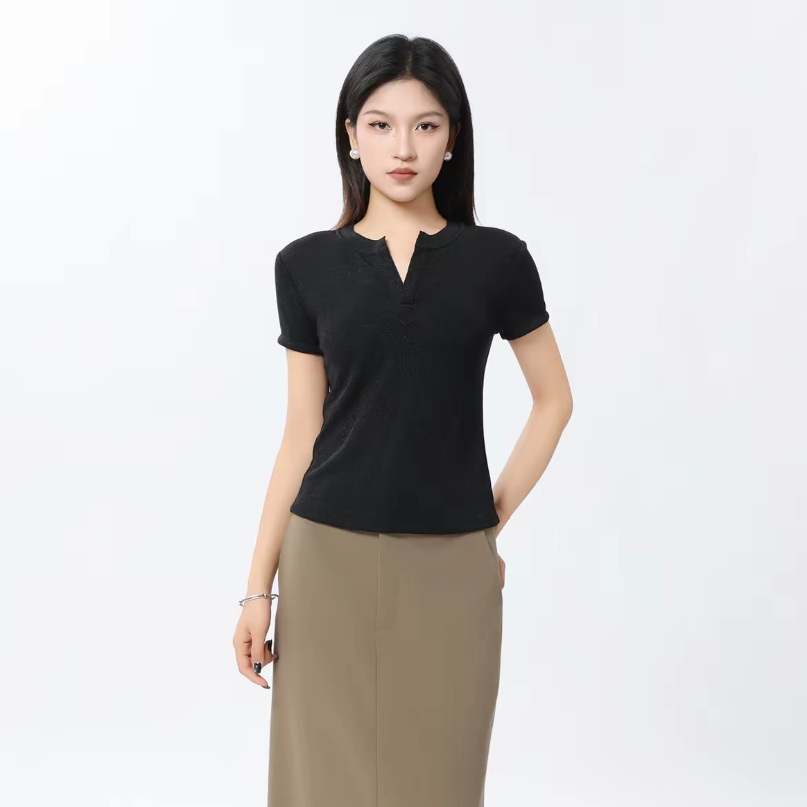 AMASS/阿玛施早春细闪上衣新款气质简约小V领针织T恤女修身530053