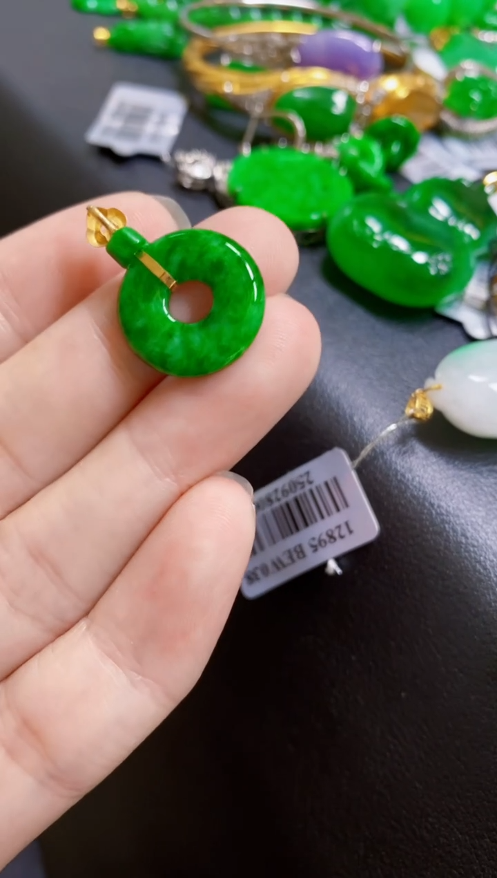 颈饰18K金镶嵌翡翠甜甜圈