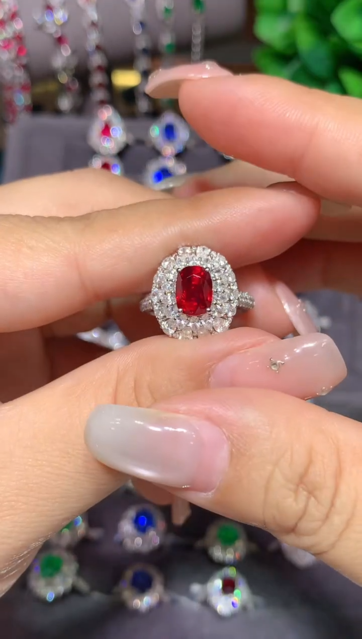 18K金镶嵌戒指红宝石2.01ct