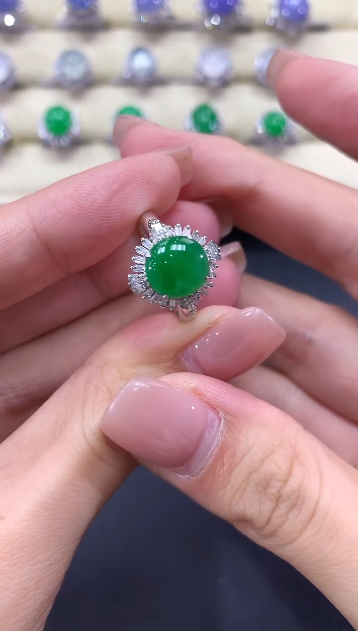 【闪购商品】翡翠戒指18K金镶嵌a82         