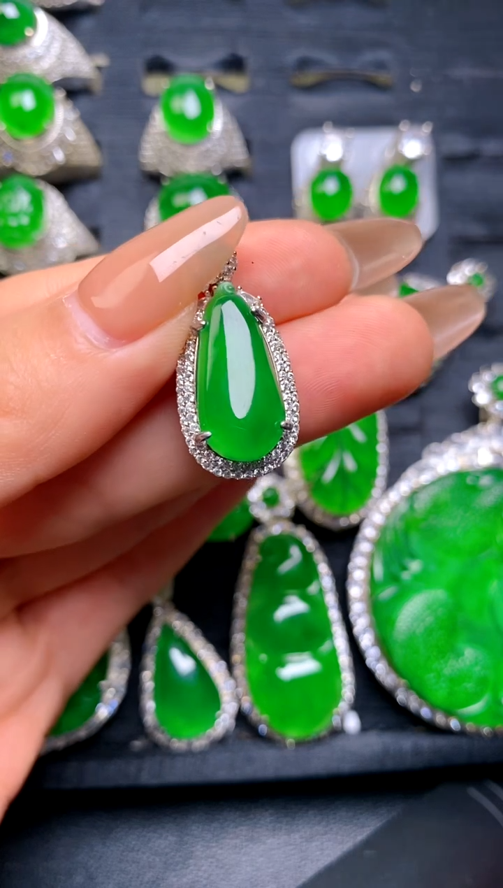 【闪购商品】翡翠吊坠(赠链)银S925镶嵌福瓜吊坠