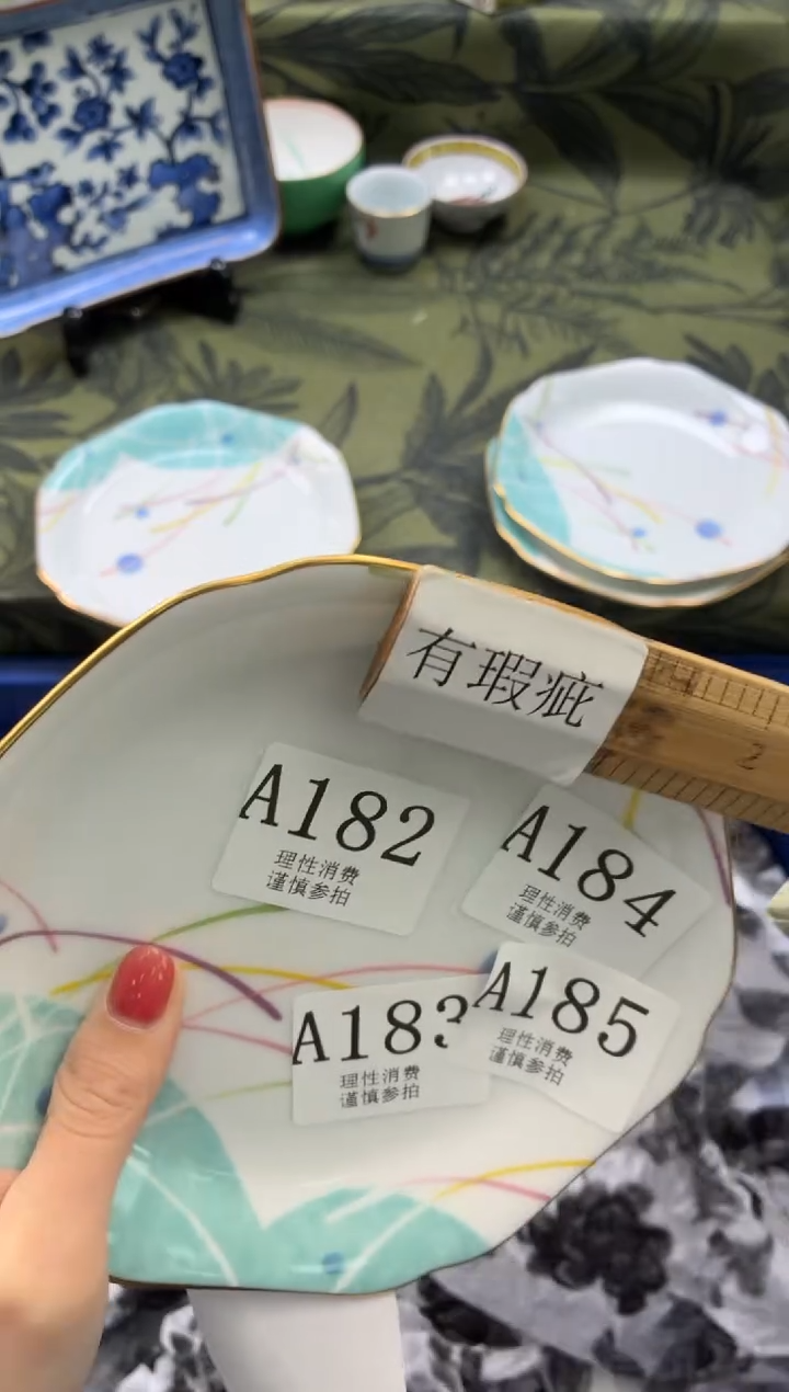 瓷片鱼*       A184