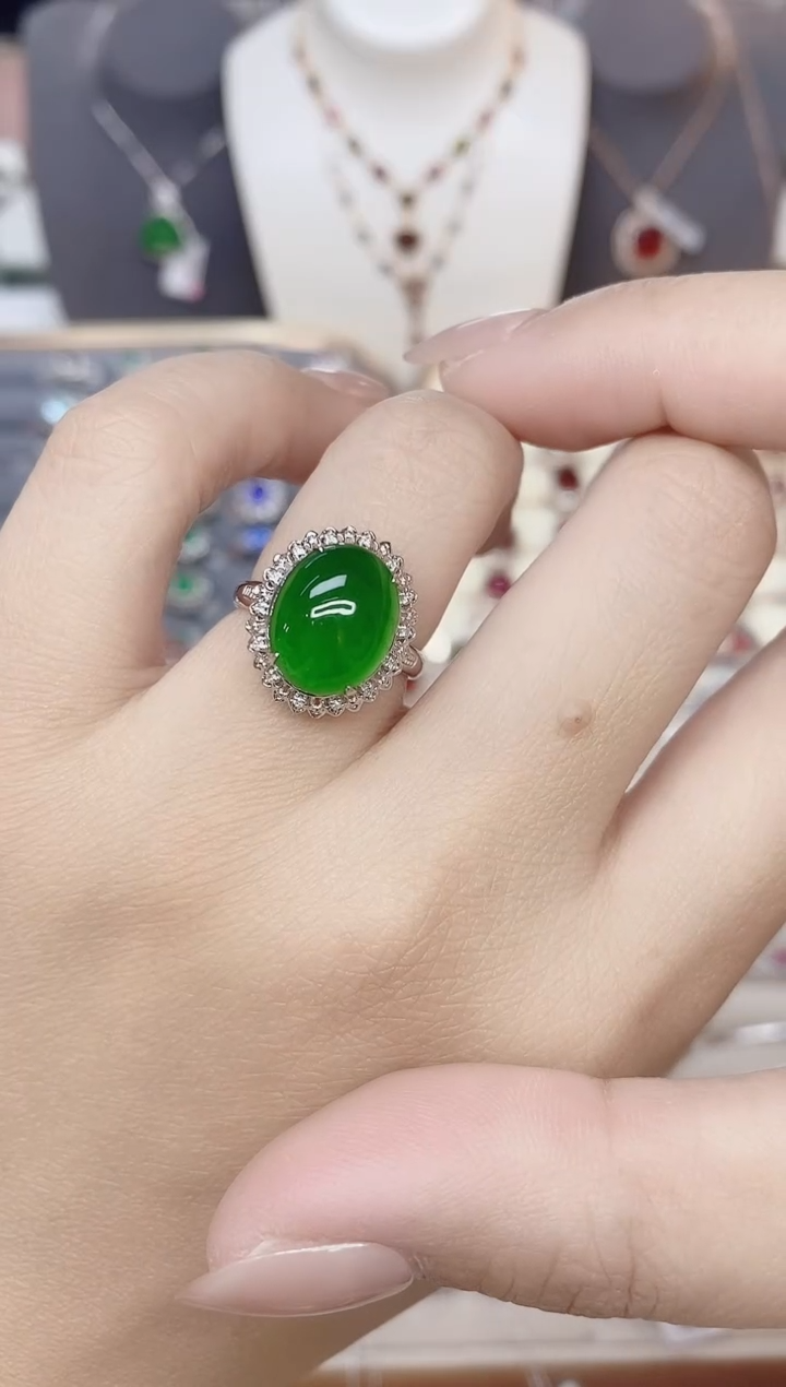 18K金镶嵌戒指翡翠.