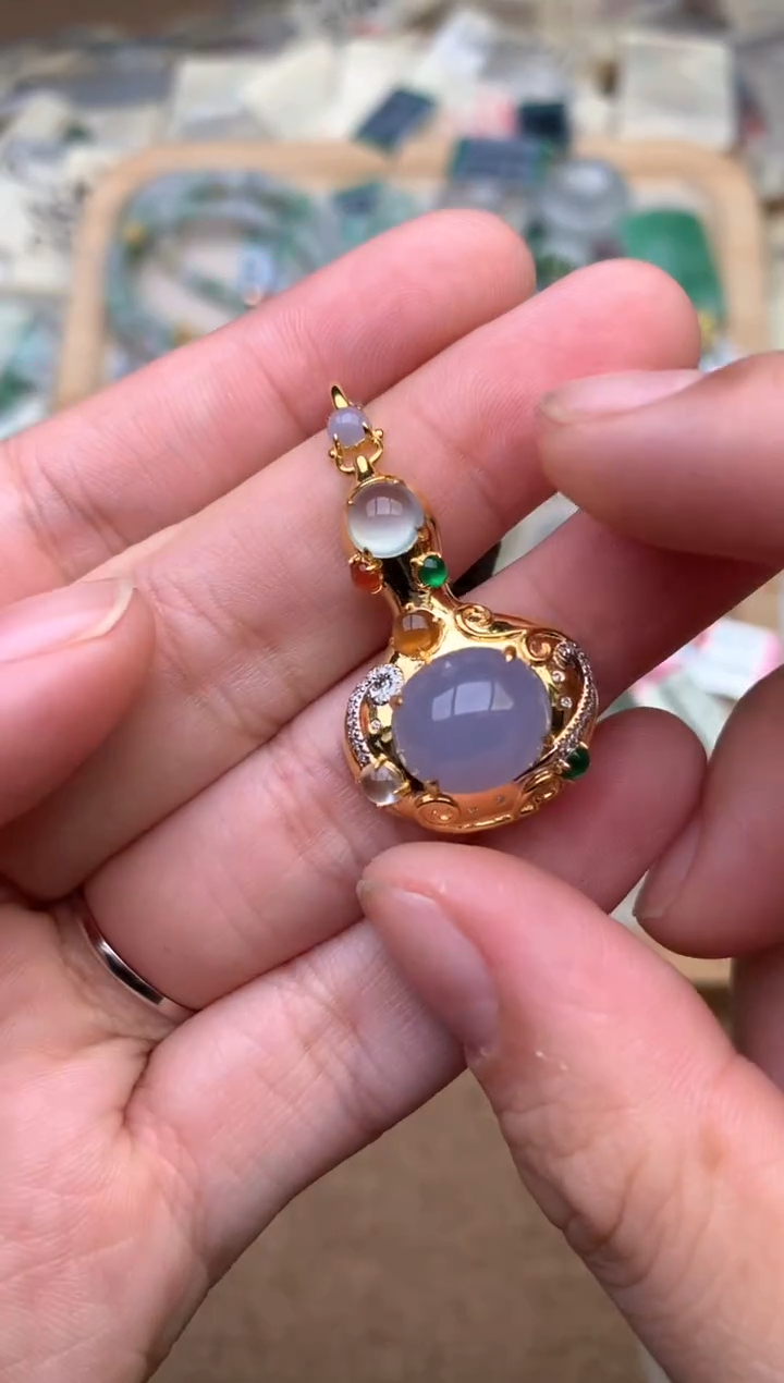 18K金镶嵌挂件翡翠1