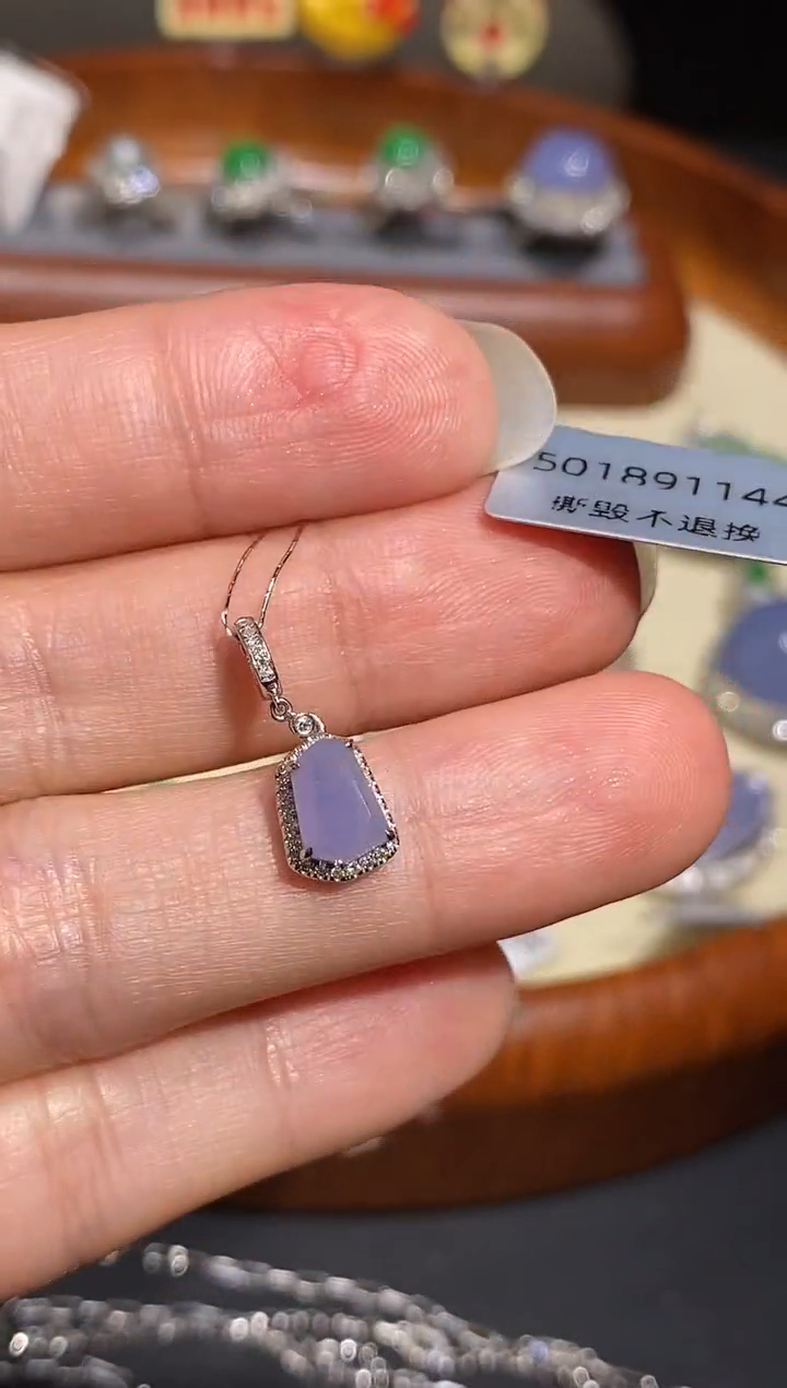 【闪购商品】翡翠吊坠(不含链)18K金镶嵌吊坠