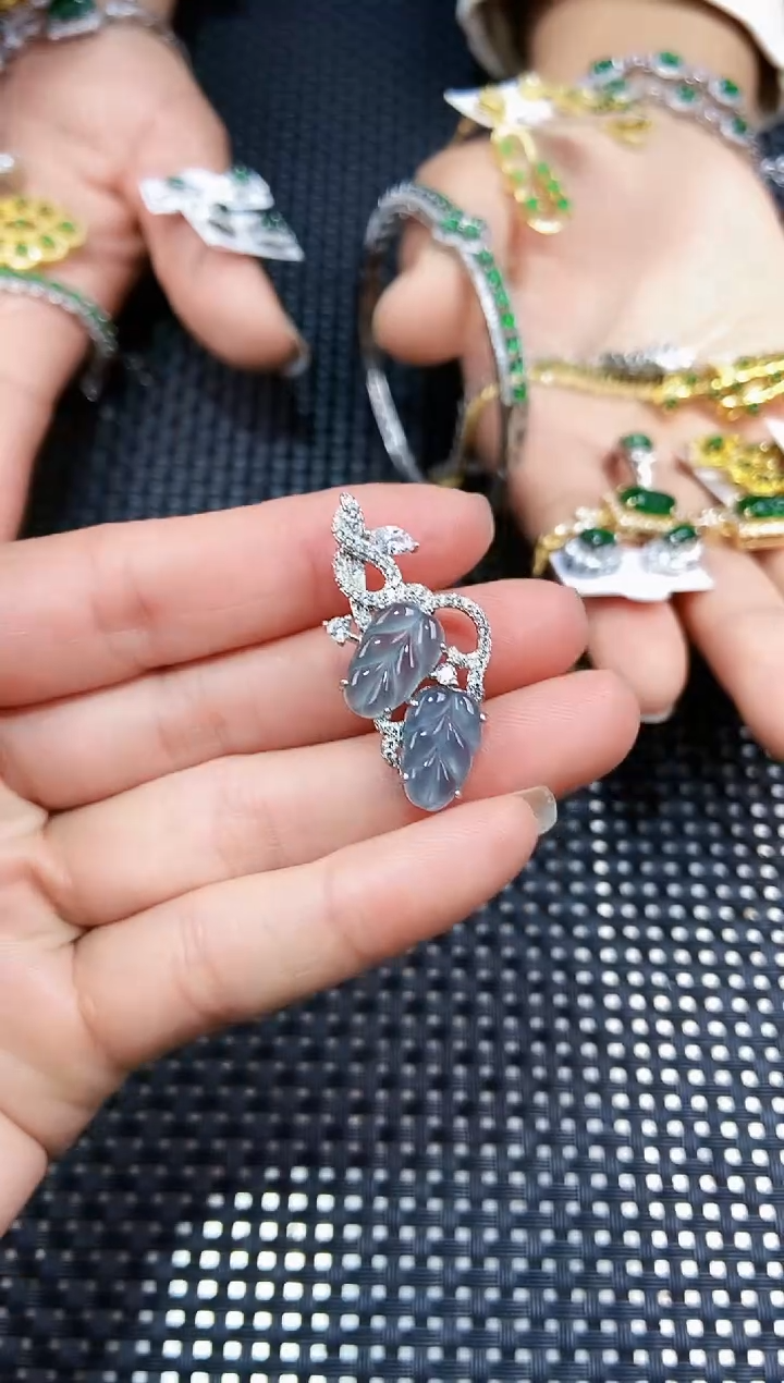 【闪购商品】翡翠颈饰未镶嵌11111111