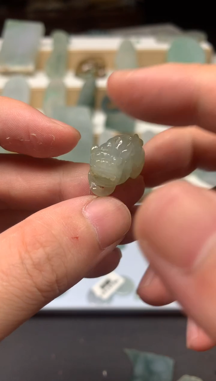 未镶嵌定制翡翠小***0挂件