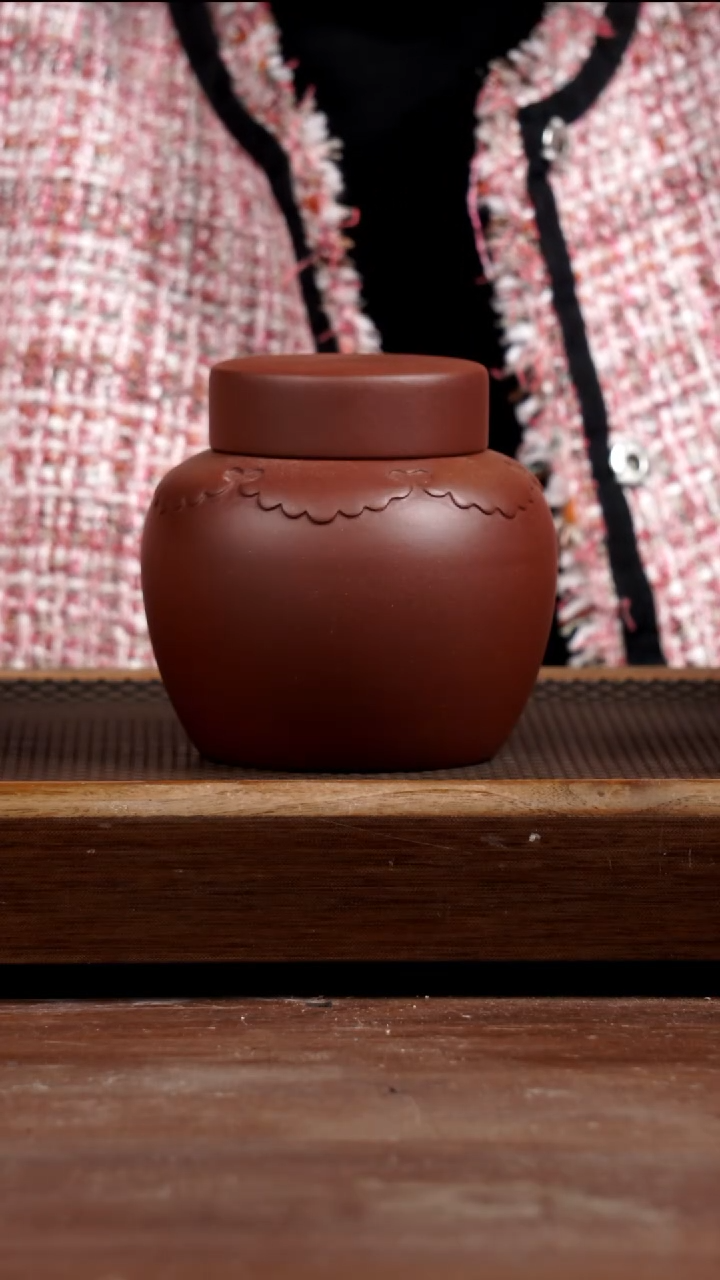 茶壶紫砂玫红底槽青茶叶罐