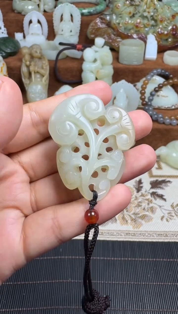 颈饰未镶嵌和田玉1