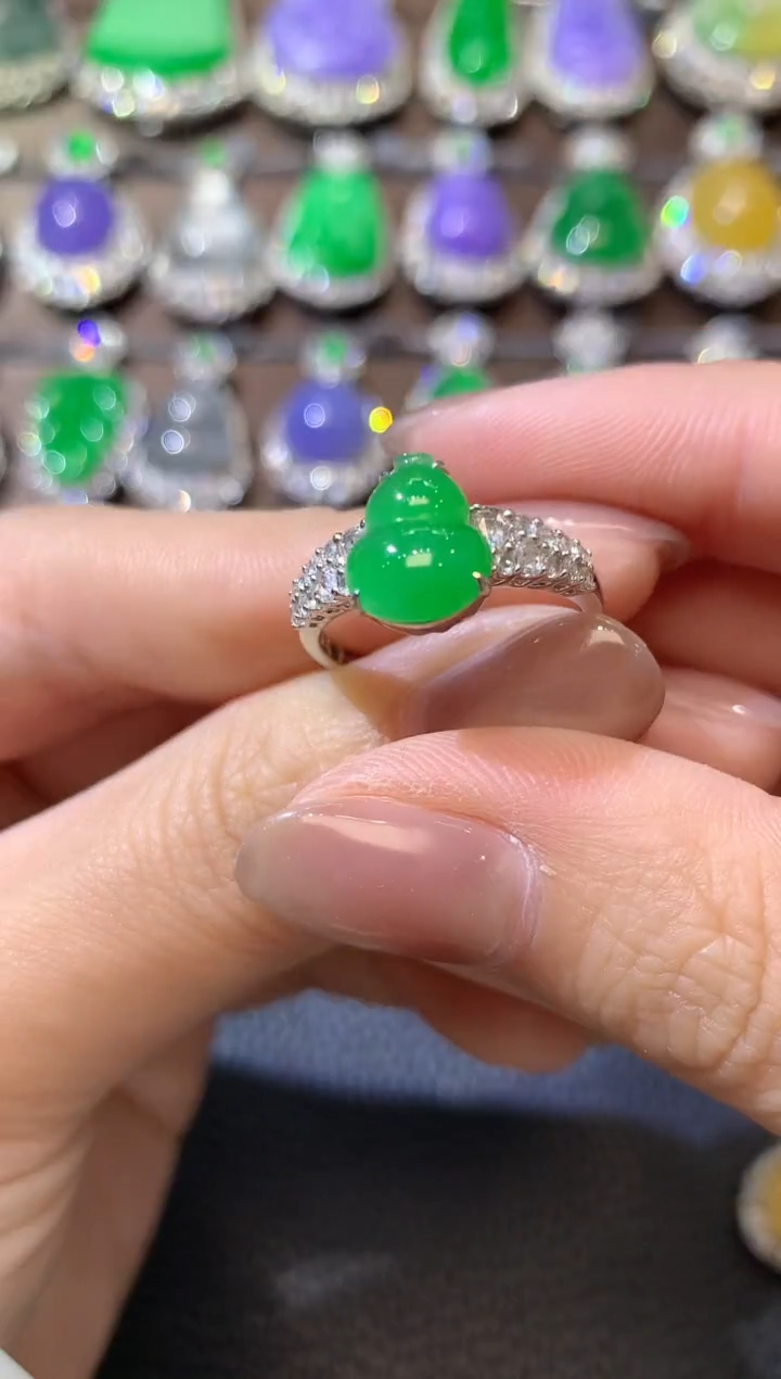 【闪购商品】翡翠戒指18K金镶嵌D9翡翠