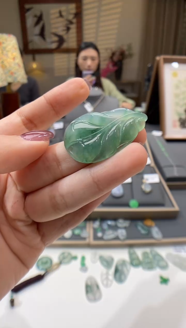 【闪购商品】翡翠颈饰未镶嵌叶子