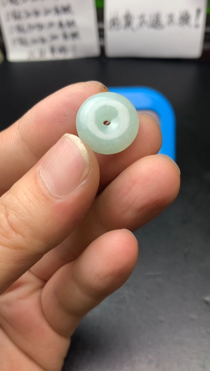 颈饰未镶嵌翡翠射*牛平安扣