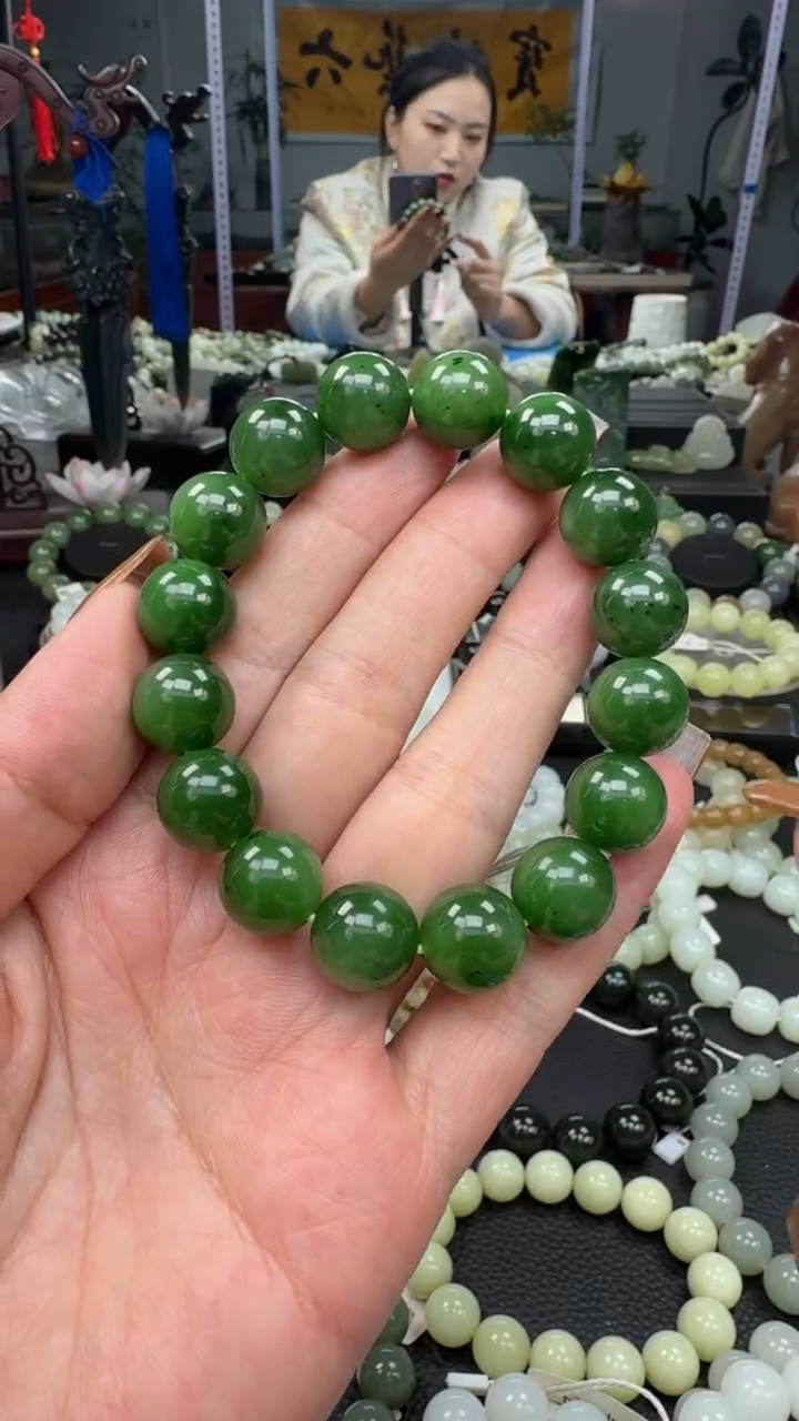 未镶嵌手串和田玉俄罗斯辣阳绿碧玉卡12+