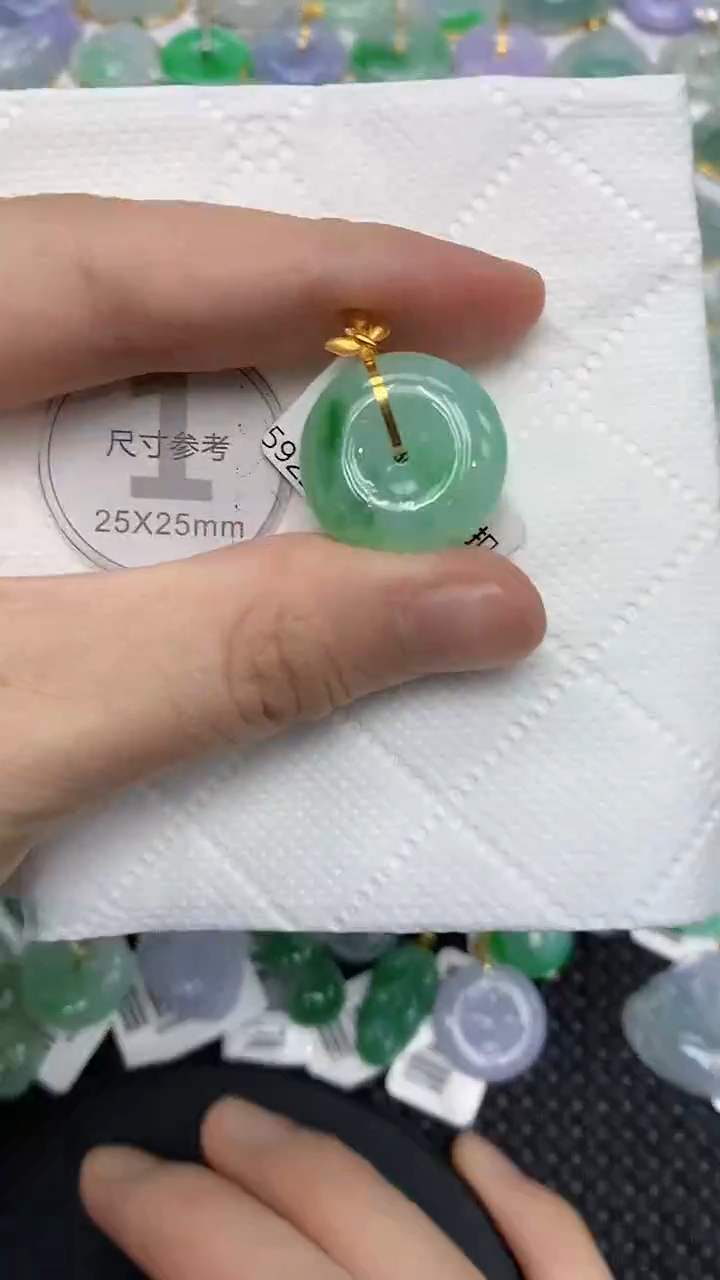 颈饰18K金镶嵌翡翠1111111111