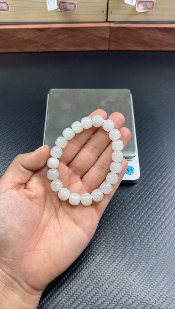 未镶嵌手串和田玉黑山微色差卡9*10jMm