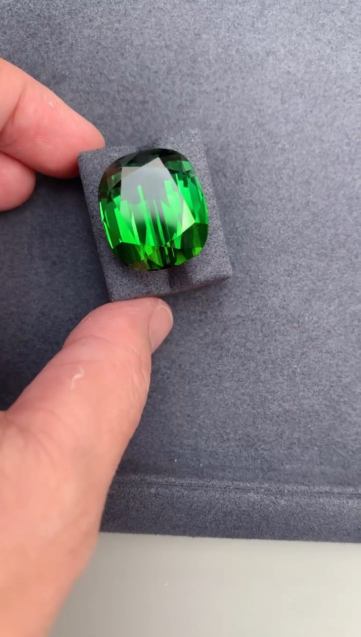 【闪购商品】碧玺裸石未镶嵌45ct绿碧玺