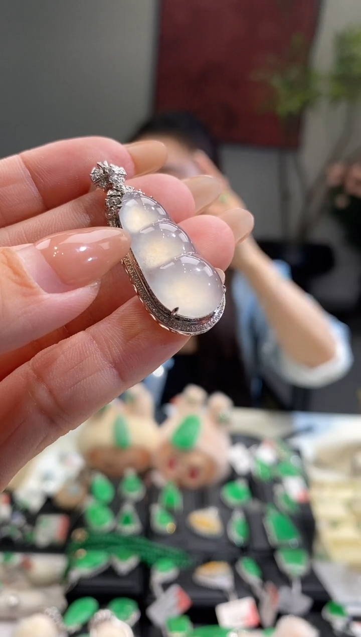 吊坠(不含链)18K金镶嵌翡翠福豆