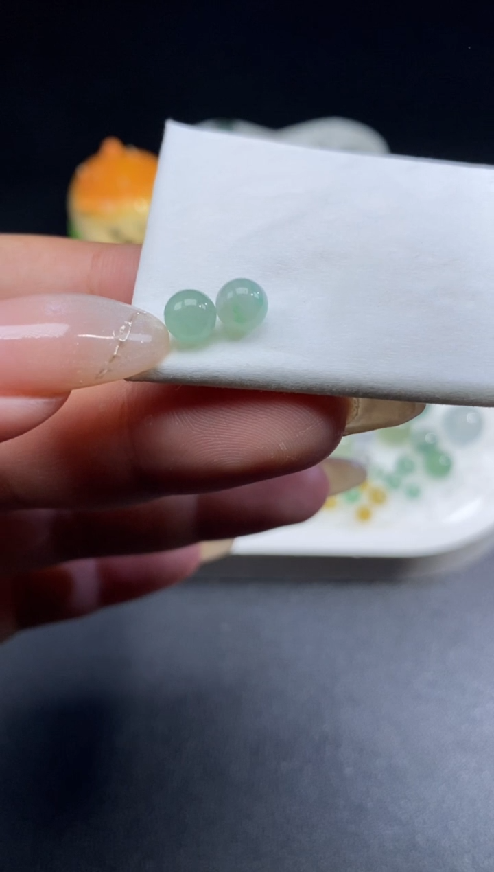 未镶嵌挂件翡翠薄****?净货4211