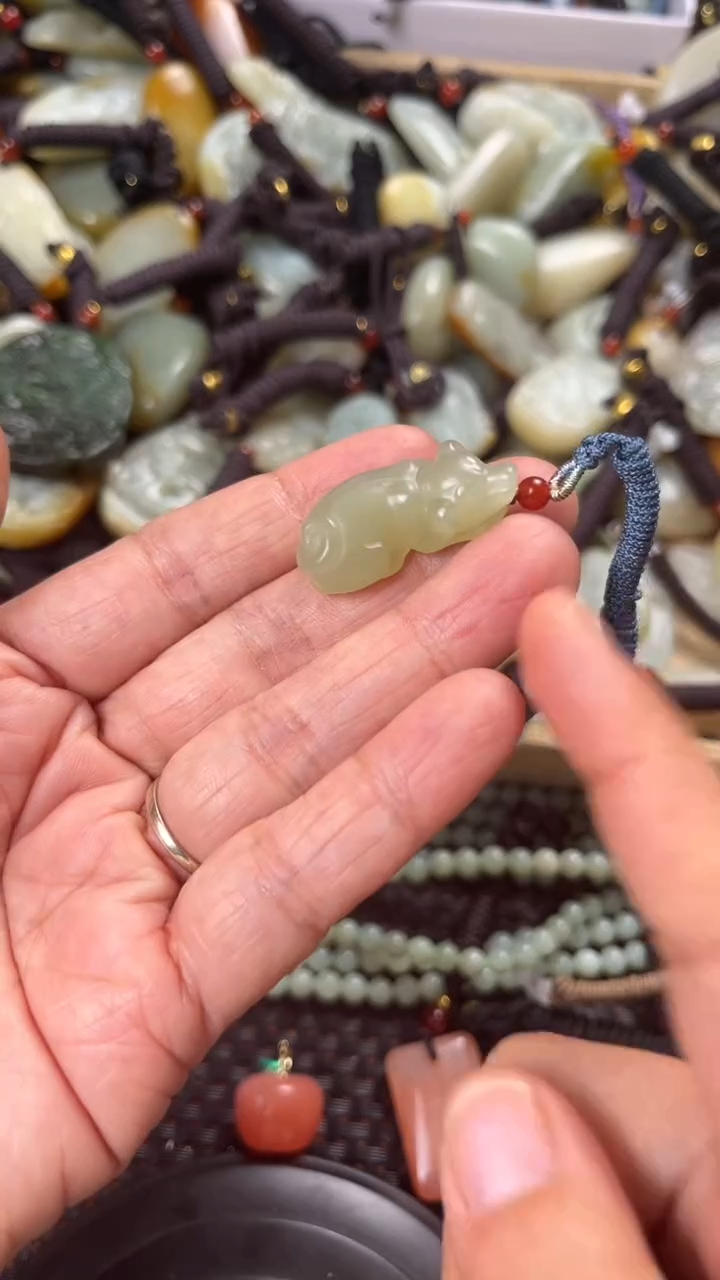 【闪购商品】和田玉颈饰未镶嵌多样性发货没有证书拍一发一有瑕