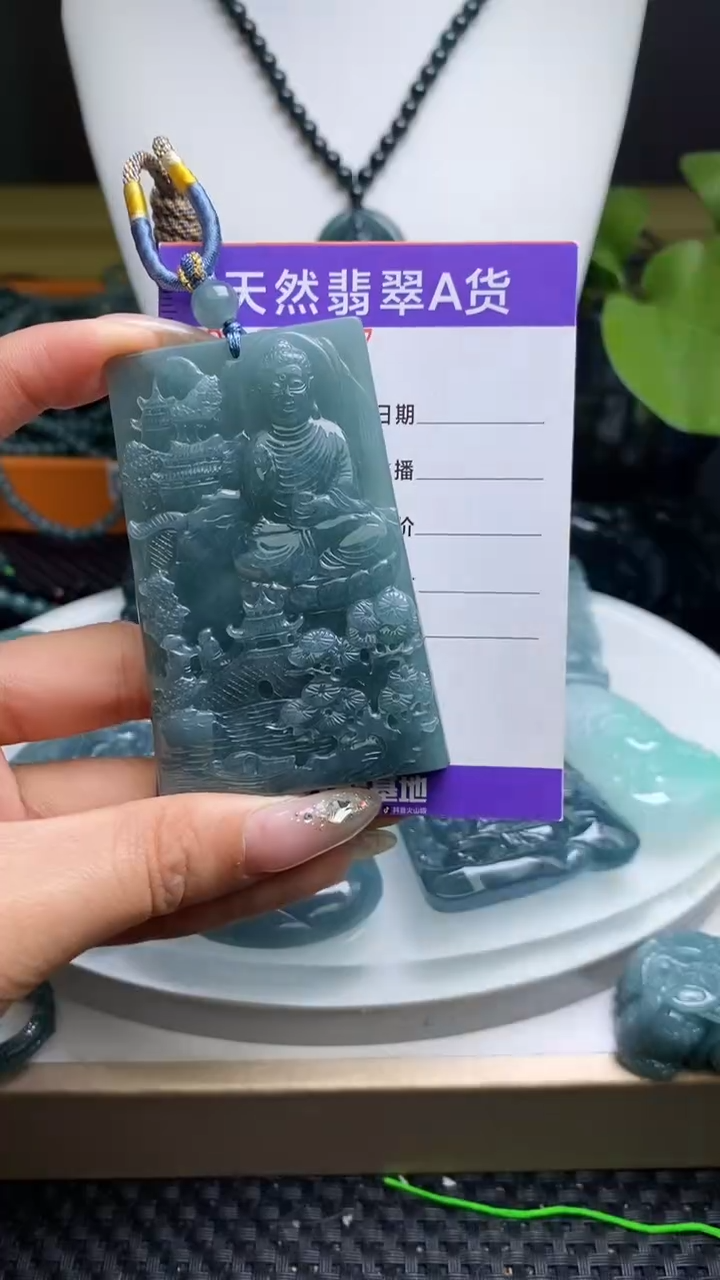 【闪购商品】翡翠未镶嵌颈饰         