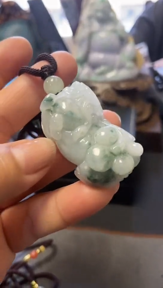 翡翠未镶嵌颈饰吊坠