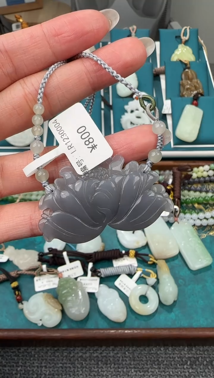 颈饰未镶嵌和田玉吊坠 LR