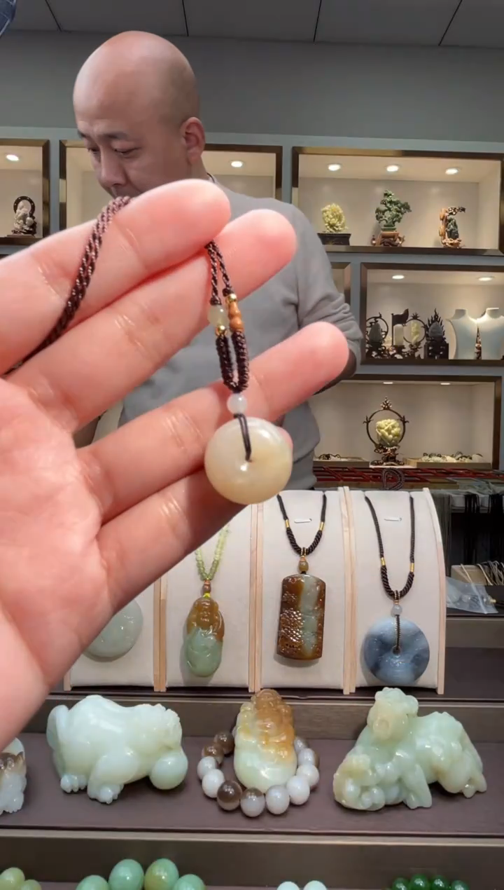 颈饰未镶嵌和田玉苏