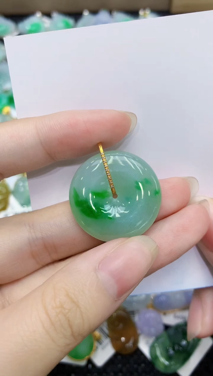 翡翠18K金镶嵌颈饰111111111