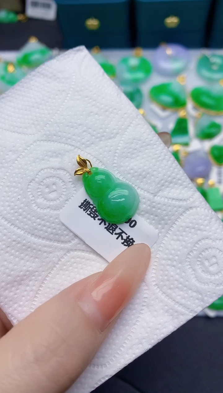 颈饰18K金镶嵌翡翠缅甸天然翡翠A货