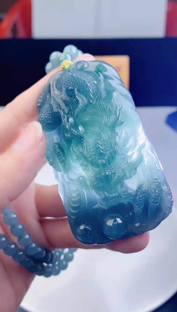 颈饰未镶嵌翡翠    