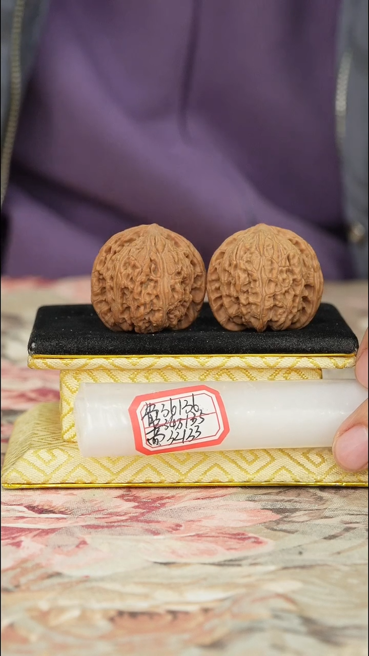 【闪购商品】文玩核桃把件密纹
