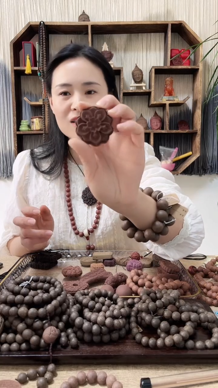 【闪购商品】泥塑红麝香方五瓣花牌